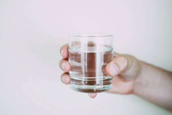 Скільки води треба споживати влітку